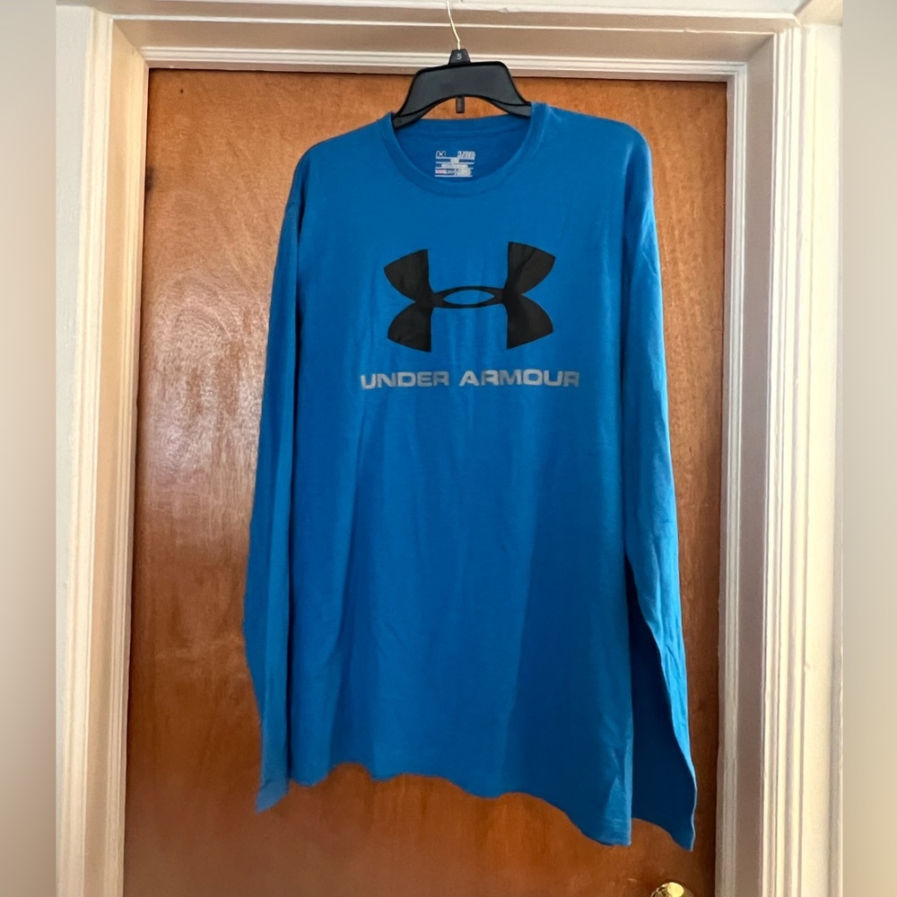 Under Armour Men’s Heat Gear Loose Fit Blue Crew Neck Long Sleeve Shirt